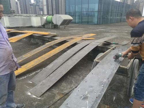 建筑施工中的<a href=http://fogandshadows.com target=_blank class=infotextkey>粘鋼加固</a>的作用